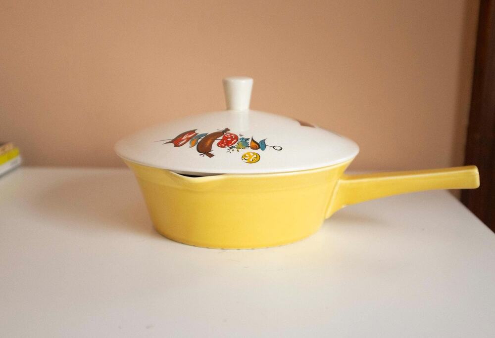 Ceramic saucepan yellow with painted lid